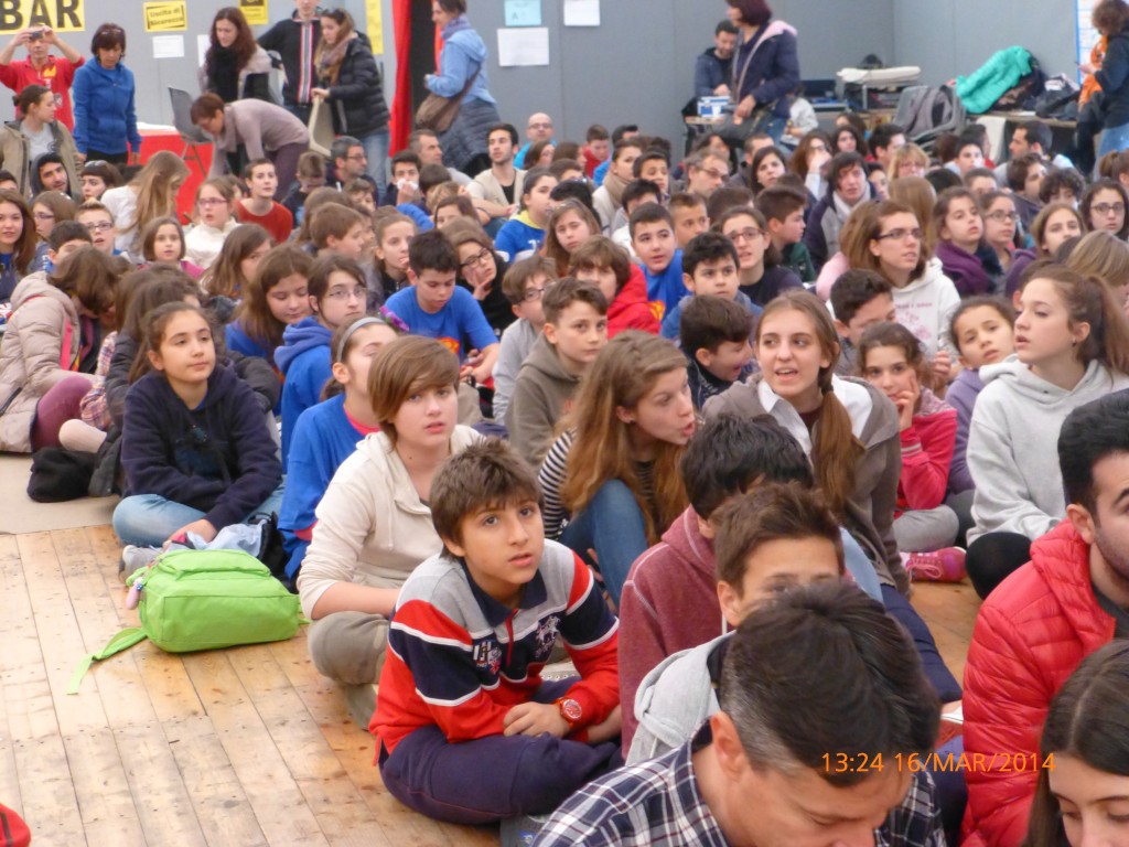 I ragazzi in ascolto durante la Messa